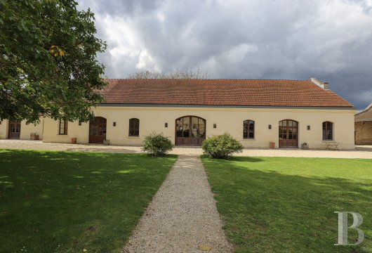 Dans l’Oise, près de Senlis, un vaste corps de ferme du 18e siècle et son pigeonnier transformés en hôtel  - photo  n°3